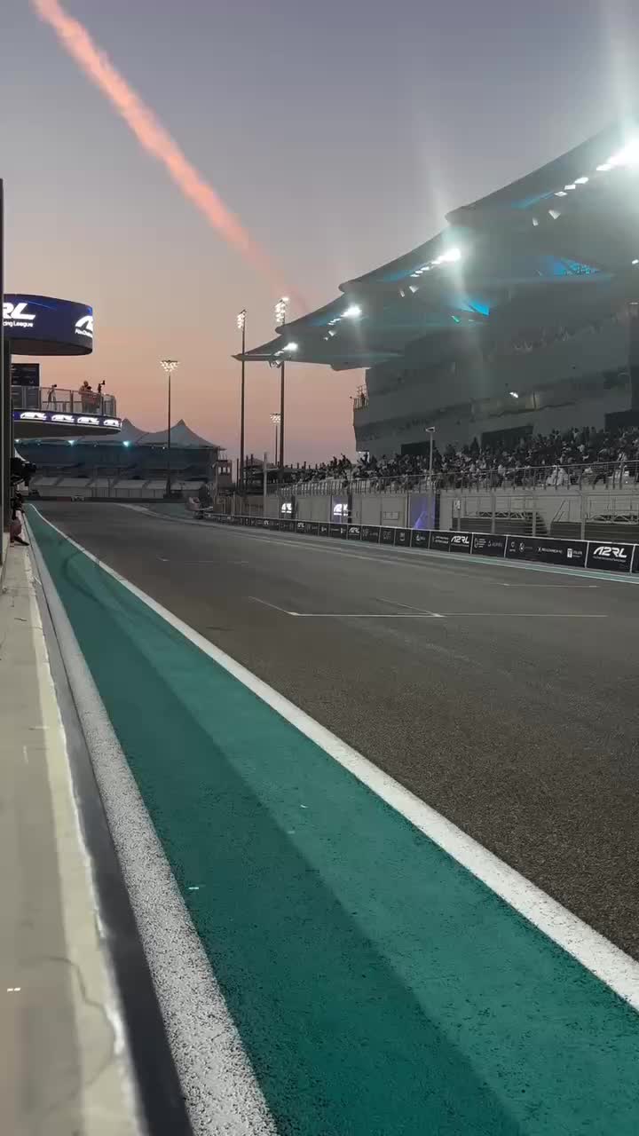 Даниил Квят уступил беспилотному болиду в гонке ИИ в Абу-Даби