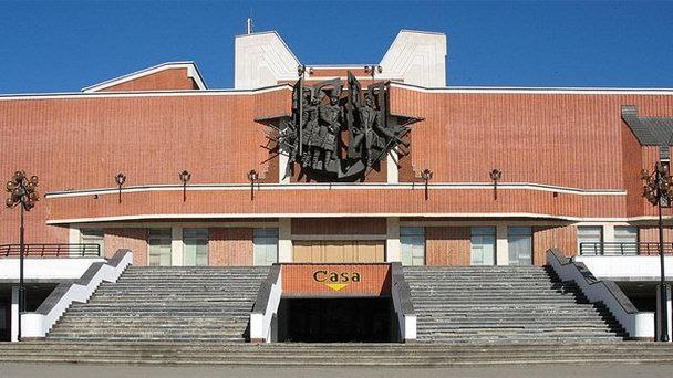 В Бельцах запустили два масштабных проекта: агрорынок и реставрация театра Муниципий Бельцы получит две важные инвестиции в развитие инфраструктуры и культуры. Вчера были подписаны контракты на строительство современного агропродовольственного рынка и реставрацию крыши Национального театра имени Василе Александри. Новый рынок займёт 1,6 гектара и обеспечит современные условия для 135 производителей и 250 предпринимателей региона. Ежемесячно его будут посещать более 15 тысяч покупателей. Второй проект — восстановление крыши единственного на севере страны театра с национальным статусом. Работы охватят свыше 4 100 м² и улучшат условия для более сотни сотрудников учреждения. Оба проекта финансируются из Национального фонда регионального и местного развития при поддержке ADR Nord и местных властей.