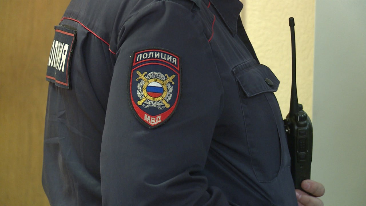 Пьяная волгоградка убила собаку, выкинув ее с балкона 4 этажа Ситуация произошла в конце апреля в Советском районе. Женщина поссорилась со своей 20-летней дочерью. Волгоградка взяла принадлежавшую девушке собаку и выбросила с балкона четвертого этажа. От полученных травм животное скончалось. Полицейские устанавливают обстоятельства и ведут расследование. Подписаться