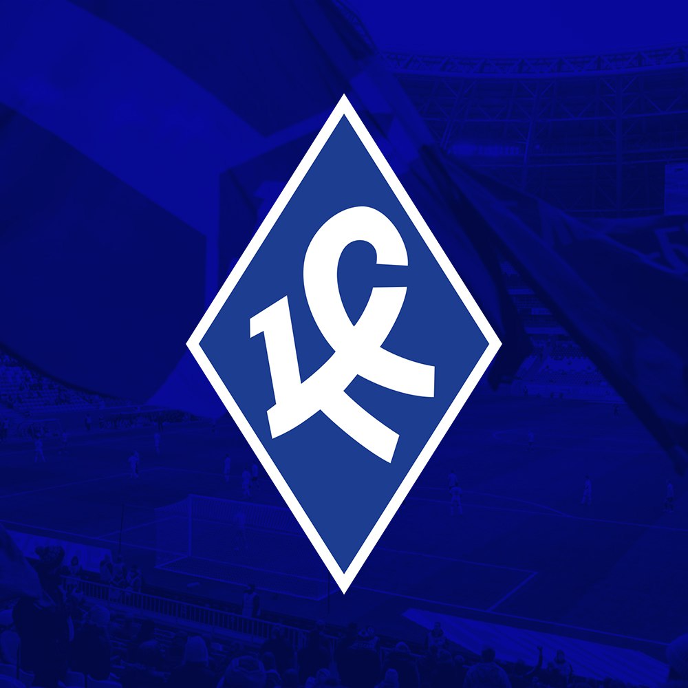 Крылья Советов погасили 535 миллионов долга перед дочкой Ростеха В течение 2025 года клуб и его руководство вело планомерную работу по выплате долга перед компанией РТ Капитал Суммарно общий объем денежных средств доведенных до компании на сегодняшний день составляет 535 миллионов рублей говорится в сообщении клуба в Telegram канале Общий долг Крыльев составлял 926 миллионов рублей Подписывайтесь на РИА Новости Спорт в MAX