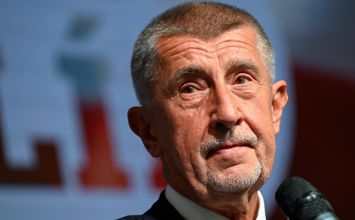 Победитель выборов в Чехии Бабиш сформировал коалицию с евроскептиками Лидер чешского движения ANO Андрей Бабиш подписал коалиционное соглашение с двумя партиями Свобода и прямая демократия СДПГ Томио Окамуры и Автомобилисты Петра Мачинкы сообщает РБК Этот союз скорее всего будет означать усиление в ЕС евроскептического лагеря который отстаивает ограничение влияния Брюсселя выступает против климатической политики Евросоюза и призывает к уменьшению миграции Подпишись на primulinmd