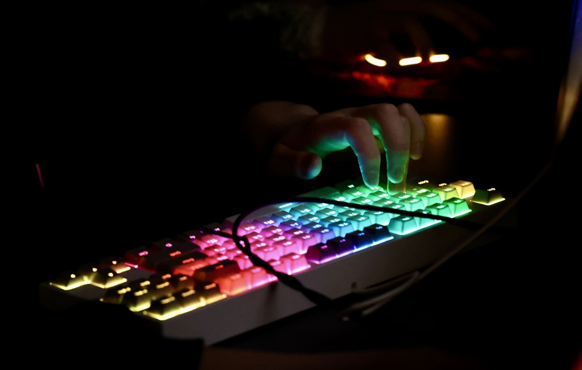 В России создадут национальную политику регулирования искусственного интеллекта   gubernia74 ru articles news 1137719 В Координационном центре правительства РФ прошло стратегическое совещание посвященное созданию национальной политики в сфере регулирования технологий искусственного интеллекта Заседание возглавил заместитель председателя правительства Дмитрий Григоренко В обсуждении приняли участие представители государства бизнеса и отраслевых ассоциаций   t me chgub