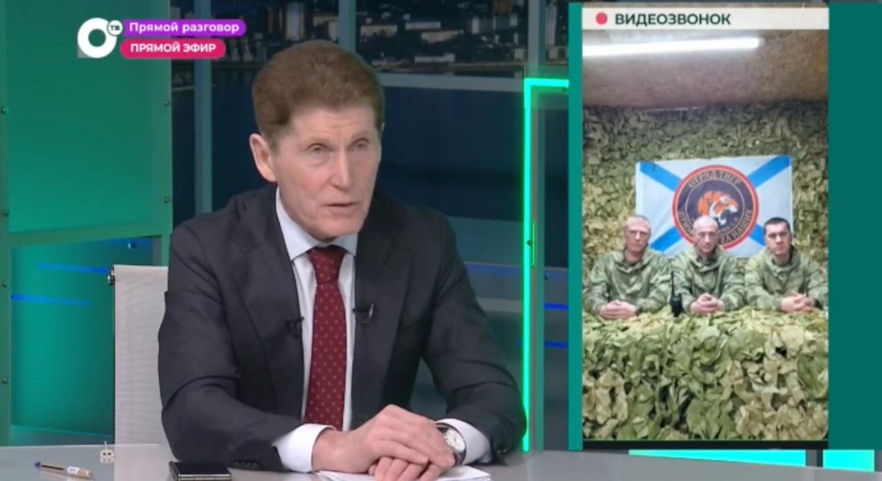 Земля участникам СВО будет Олег Кожемяко Губернатор Приморского края Олег Кожемяко в рамках диалога с жителями прокомментировал вопрос о выделении земельных участков участникам специальной военной операции Глава региона отметил что в крупных городах таких как Владивосток с выделением земли существует объективная сложность Для решения этого вопроса администрация Владивостока заключила соглашения с рядом муниципальных округов края Согласие на предоставление земельных участков уже дали Надеждинский Шкотовский Кировский Пожарский и Дальнереченский округа В этих территориях ветераны СВО смогут получить наделы площадью по 10 соток Работа по привлечению других муниципалитетов к этой важной программе продолжается подчеркнул Олег Кожемяко Таким образом власти края создают практический механизм для выполнения социальных обязательств перед защитниками Отечества обеспечивая их правом на землю vmfareast