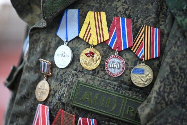 Ветеранам СВО окажут психологическую помощь www up74 ru articles news 167448 О дополнительных мерах поддержки участников спецоперации рассказал в эфире Большой редакции депутат Госдумы РФ от Челябинской области Дмитрий Вяткин В Госдуме разрабатывается законопроект по оказанию психологической поддержки военнослужащим вернувшимся со спецоперации Эта законотворческая инициатива уже обсуждается в течение нескольких лет По словам Дмитрия Вяткина он видел несколько вариантов документа сейчас дошлифовывается окончательный текст