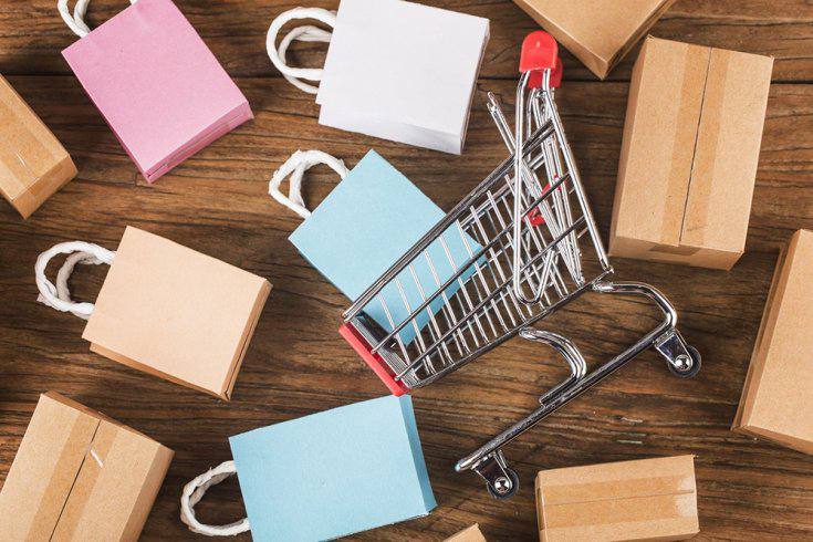 Как не стать жертвой мошенников в Черную пятницу В конце ноября стартует акция Черная пятница но шопоголикам надо быть осторожнее в ее преддверии активизировались мошенники Мошенники активизировались перед сезоном больших распродаж Они копируют сайты крупных брендов создают фейковые интернет магазины и фишинговые ресурсы С начала октября эксперты вычислили 278 таких сайтов констатируют в Объясняем рф Чтобы обезопасить себя от действий злоумышленников надо знать какие схемы обмана они используют rg ru 2025 11 03 rossiianam nazvali shemy moshennikov pered sezonom rasprodazh html tgm Подписаться на Российскую газету в Читать нас в MAX