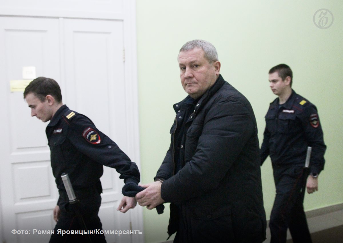 Гособвинитель попросил суд назначить шесть лет колонии поселения экс гендиректору Главного управления по капитальному строительству Нижнего Новгорода ГлавУКС Сергею Куклаеву Его обвиняют в семи эпизодах злоупотреблений должностными полномочиями Следствие полагает что в 2021 2022 годах Куклаев распорядился выплатить 100 млн руб за оборудование для строящихся детсадов но оно так и не было поставлено Обвиняемый полностью признал вину его защита попросила справедливого наказания В запрошенном прокурором сроке учтена предыдущая судимость в 2024 году бывшего руководителя ГлавУКС признали виновным в злоупотреблении при проведении благоустройства парка Швейцария Подробности читайте в материале Ъ Приволжье Приговоры поставки Подписывайтесь Делитесь мнением о канале