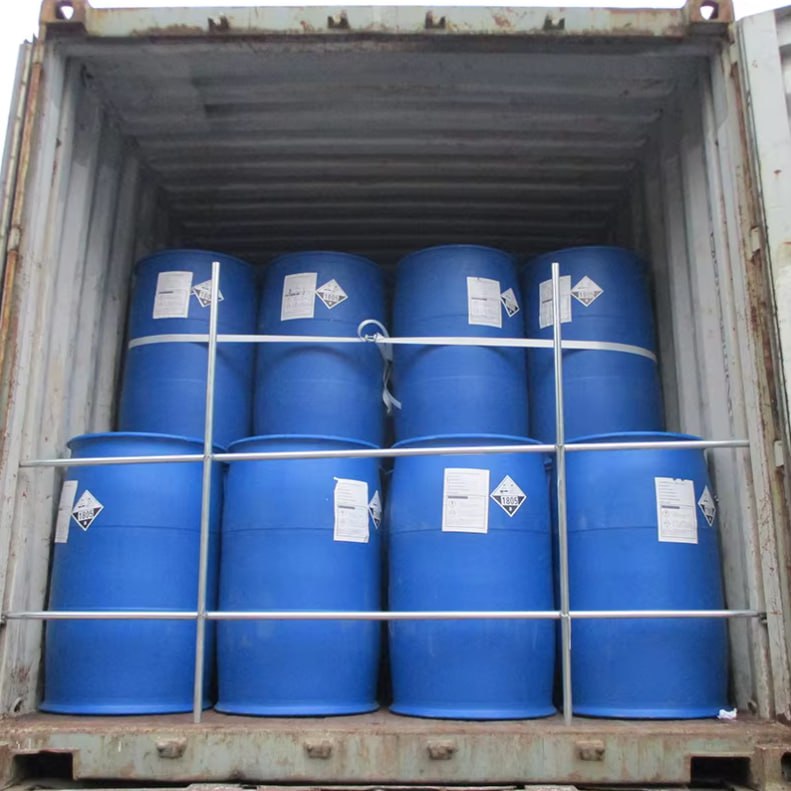 Эпштейн заказал тонны серной кислоты на свой остров в день начала расследования ФБР В 2018 году Джеффри Эпштейн приобрёл шесть промышленных бочек серной кислоты общим объёмом 1249 литров для доставки на свой частный остров Счёт на 5 000 включая доставку и страховку был выставлен 6 декабря 2018 года именно в тот день когда ФБР начало расследование по делу о торговле детьми в целях сексуальной эксплуатации Документ был найден в материалах уголовного дела Эпштейна совпадение НМШ