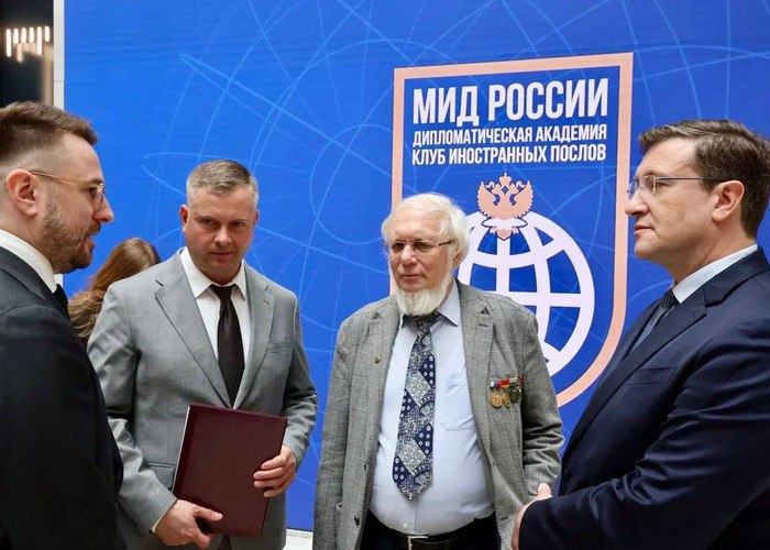 Коллекционер Валерий Дудаков передал в Нижегородский художественный музей 39 произведений русских художников-символистов, участников объединения «Голубая роза».