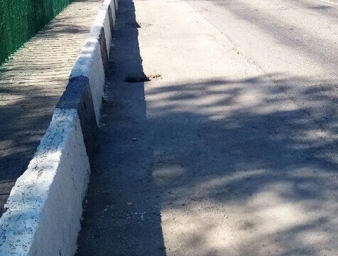 В Юхновском районе временно ограничат движение по мосту через Рудянку По информации министерства транспорта Калужской области со ссылкой на федеральное дорожное агентство с 1 сентября текущего года вводятся временные ограничения на 923 м километре федеральной автодороги Р 132 Золотое кольцо На участке расположен мост через реку Рудянку в Юхновском районе Проезд остается разрешенным для автотранспортных средств общей массой не более 19 тонн Максимально допустимая скорость при этом до 30 км ч Ограничительные меры будут действовать до момента полного устранения повреждений конструкции http gtrk kaluga ru news obschestvo news 56604