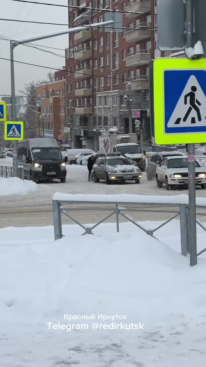 В Приангарье ограничено движение большегрузов из-за снегопада