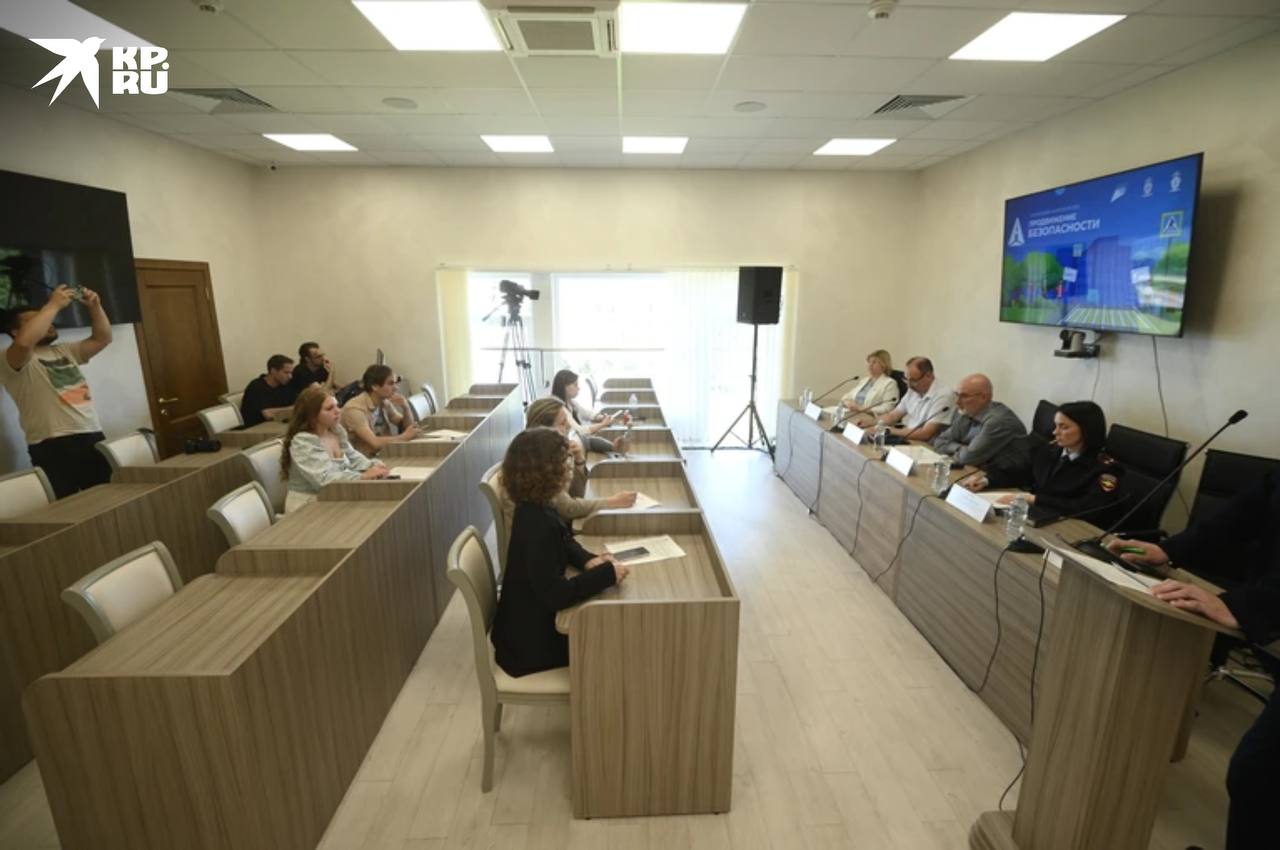 Для одарённых студентов сирот в Ленобласти ввели дополнительную стипендию Каждый месяц студенты колледжей в области которые показывают хорошие результаты в учёбе будут получать по 3 тысячи рублей Губернатор региона Александр Дрозденко считает что мера поддержки поможет молодым людям почувствовать заботу региона и полностью раскрыть свой потенциал Алексей Булатов Подпишись на Комсомольскую правду СПб отдай свой буст нам