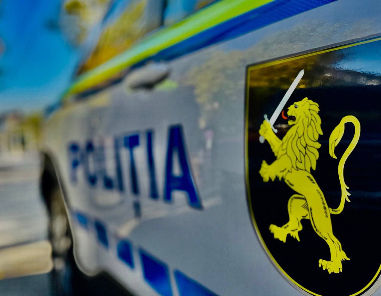 Полиция С 1 ноября ближний свет фар обязателен даже днем В полиции напомнили о необходимости проверять исправность световых приборов перед поездкой соблюдать дистанцию выбирать скорость в зависимости от дорожных условий и избегать опасных манёвров За нарушение требования предусмотрено административное наказание Правило действует до 31 марта Подпишись на Moldova Liberă