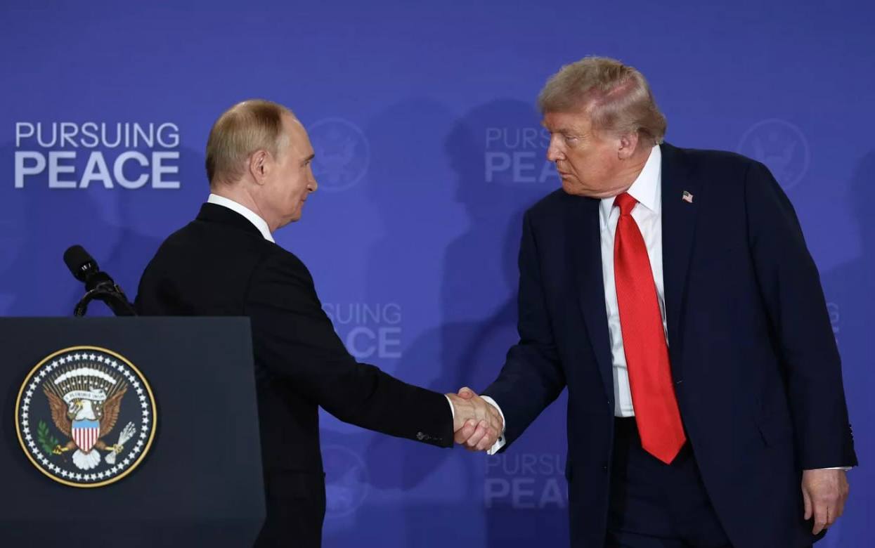 Переговоры Владимира Путина и Дональда Трампа имеют решающее значение для будущего человечества, Европы и самой Сербии. Так считает Александр Вучич.  По мнению сербского президента, часть напряженности и давления, направленных против страны, в случае достижения мира "либо снизится по интенсивности, либо полностью исчезнет".
