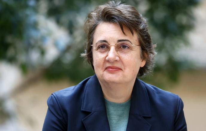 Директор Лувра ушла в отставку news Об этом сообщили в пресс службе Елисейского дворца сегодня днем Лоранс де Кар была директором самого посещаемого музея в мире с 2021 Президент Франции Эмманюэль Макрон поблагодарил Кар за деятельность и самоотдачу в последние годы Программа обновления музея Лувр новое возрождение которую он объявил в январе 2025 будет реализовываться уже новыми силами ART FLASH