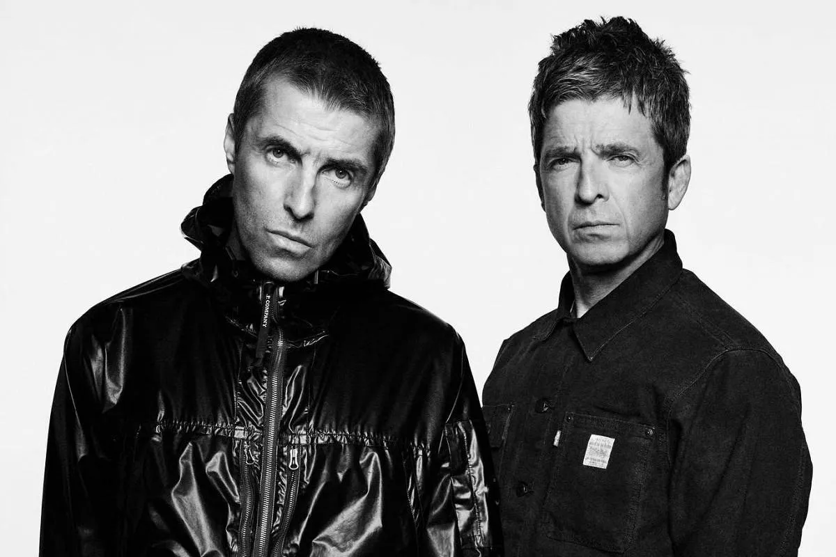 В 2026 году в Зал славы рок н ролла войдут Oasis Фил Коллинз Билли Айдол Iron Maiden Joy Division New Order Sade Лютер Вандросс и Wu Tang Clan Фил Коллинз уже был членом Зала славы как участник Genesis но в этом году он был включен в список впервые как сольный исполнитель Лютер Вандросс и Wu Tang Clan также попали в Зал славы с первой попытки Oasis Iron Maiden и Joy Division New Order добились этого с третьего раза Sade и Билли Айдол со второго Больше новостей в Daily News VK