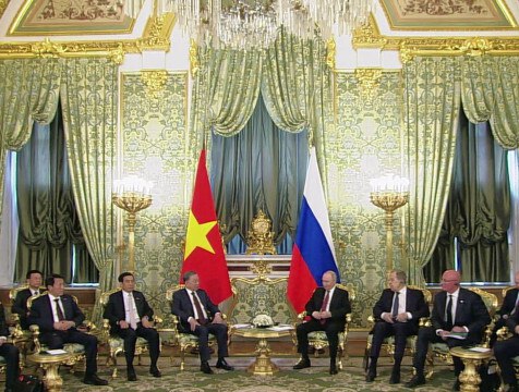 Путин рассказал об открытии вьетнамского молокозавода в Калужской области 10 мая в Москве проходили переговоры Президента Владимира Путина с Генеральным секретарем ЦК компартии Вьетнама То Ламом. На встрече лидер России упомянул об открытии в Калужской области нового молокозавода.