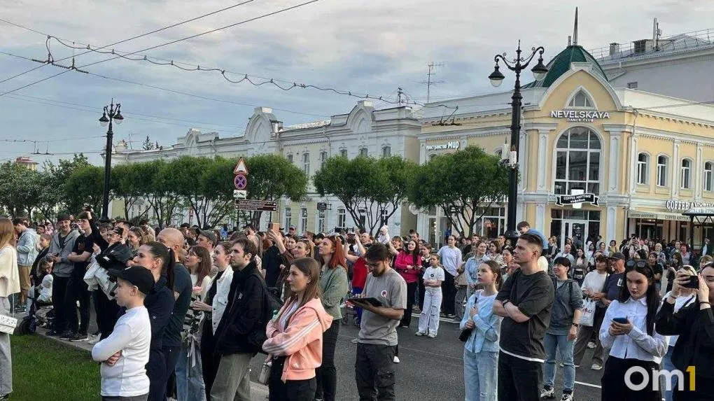 Любинский проспект сегодня снова станет пешеходным С 24 апреля по 30 августа в Омске каждую неделю с 20 00 пятницы до 20 00 воскресенья будет перекрываться участок улицы Ленина от площади Победы до улицы Партизанской для проведения культурных мероприятий в честь статуса Культурная столица России 2026 Водителей просят объезжать перекрытый участок по улицам Интернациональной Гагарина Тарской Спартаковской Партизанской Бударина и Щербанева Скучали по Пешеходному Любинскому Давайте накидаем реакций и покажем насколько сильно   Om1 Омск в MАКС подписывайтесь и читайте новости без ограничений