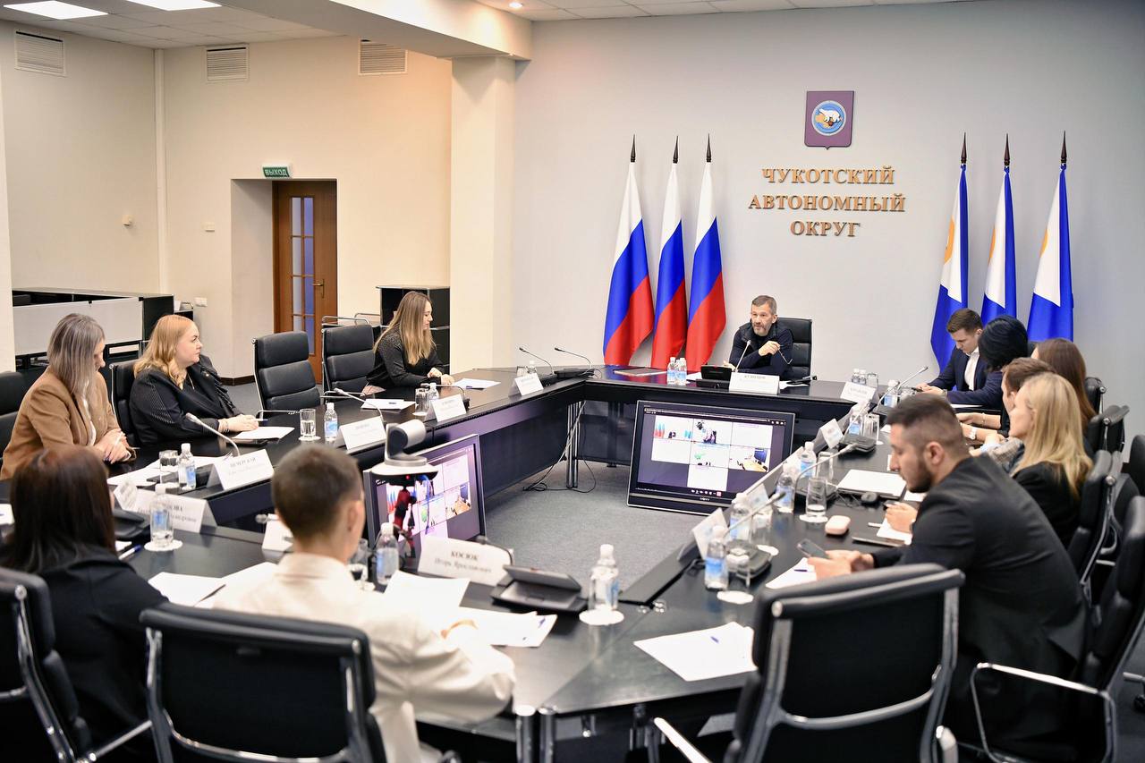 Провели заседание Регионального координационного Совета по взаимодействию с региональным Общероссийским общественно государственным Движением первых Сегодня на территории Чукотки на базе образовательных учреждений организаций дополнительного образования и детских садов работают уже 52 первичных отделения во всех муниципальных образованиях Участниками движения детей и молодежи являются более 4200 жителей региона Такая широкая сеть объединяет ребят со всей Чукотки помогает знакомиться с юными коллегами по всей стране и обеспечивает равный доступ к участию социально значимых проектах Идеи и планы Движения получают поддержку разных уровней что позволяет вместе создавать необходимые условия для роста и развития молодежи Участие в мероприятиях и проектах способствует формированию у подрастающего поколения чувства гордости за историю культуру и традиционные ценности нашей страны Вместе с Движением мы можем создавать эффективную работающую систему молодежной политики охватывающую родителей наставников саму молодежь Наша задача создать все условия для самореализации каждого ребенка округа Поэтому мы будем продолжать работать над расширением сети отделений Движения Первых и поддерживать в ребятах желание быть частью социально значимых проектов ВладиславКузнецов ДвижениеПервых Подписывайтесь на мой канал в MAX