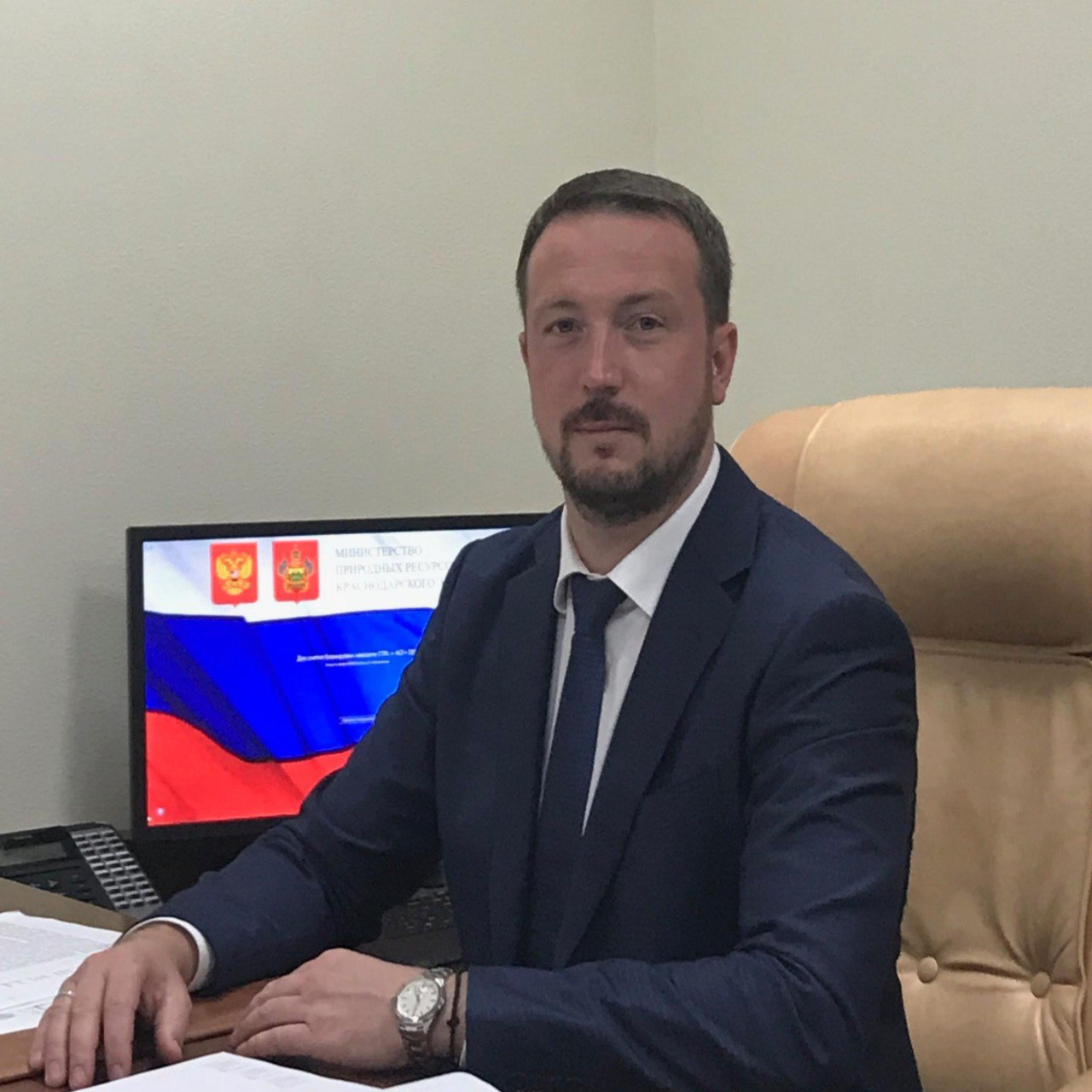 Задержан первый замминистра природных ресурсов Кубани Александр Каинов. Пишут, что чиновник пытался помочь знакомому получить условный срок за пьяную езду в суде кассационной инстанции. На должность заместителя министра Каинов был назначен в октябре 2018 года. Известно, что с 2005 года он работал в органах прокуратуры края, до перехода в министры занимал должность старшего прокурора отдела по надзору за исполнением природоохранного законодательства. Имеет знак отличия «За верность закону lll степени».