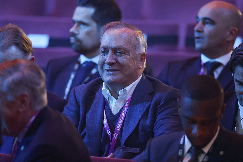 Дик Адвокат ушел из сборной Кюрасао которую сенсационно вывел на ЧМ 2026 Голландец Дик Адвокат ушел в отставку с поста главного тренера сборной Кюрасао его заменит Фред Рюттен сообщила пресс служба команды У Адвоката серьезно заболела дочь он решил посвятить время семье Адвокат руководил командой с января 2024 года и вывел ее на чемпионат мира При этом решающую игру квалификации с Ямайкой в ноябре 2025 го он пропустил заявив что семья важнее футбола Помощник Адвоката Кор Пот также покинет сборную Кюрасао Рюттен ранее был главным тренером ПСВ Твенте Андерлехта Шальке и других команд Getty Images Подписаться на РБК Спорт