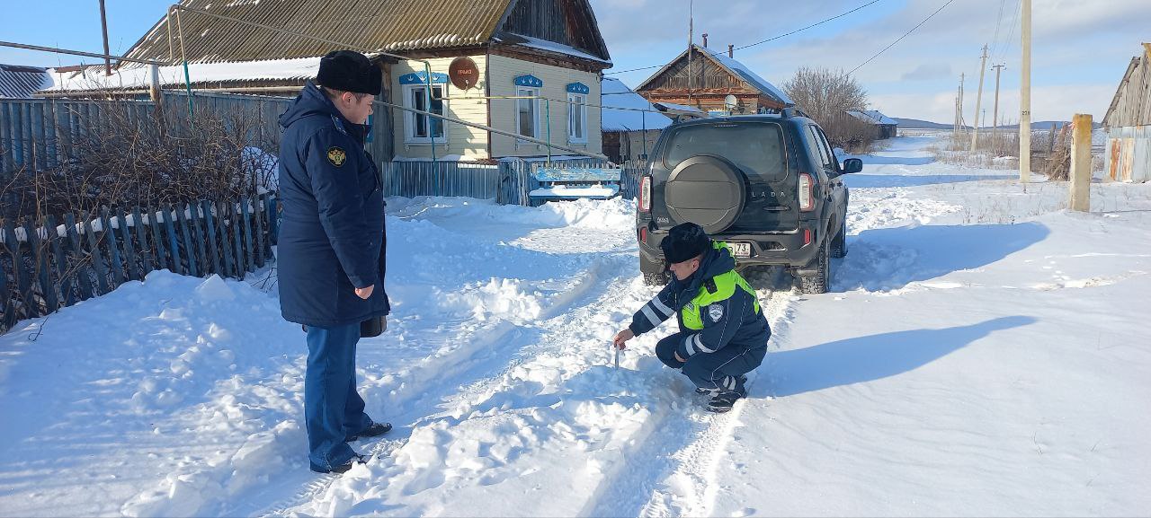 Прокуратура Старокулаткинского района проводит проверку исполнения законодательства о безопасности дорожного движения.    Особое внимание уделяется вопросам выполнения органами местного самоуправления и специализированными службами обязанностей по организации своевременной уборки снежных масс на дорогах.    По результатам проверки будут приняты все необходимые меры прокурорского реагирования.