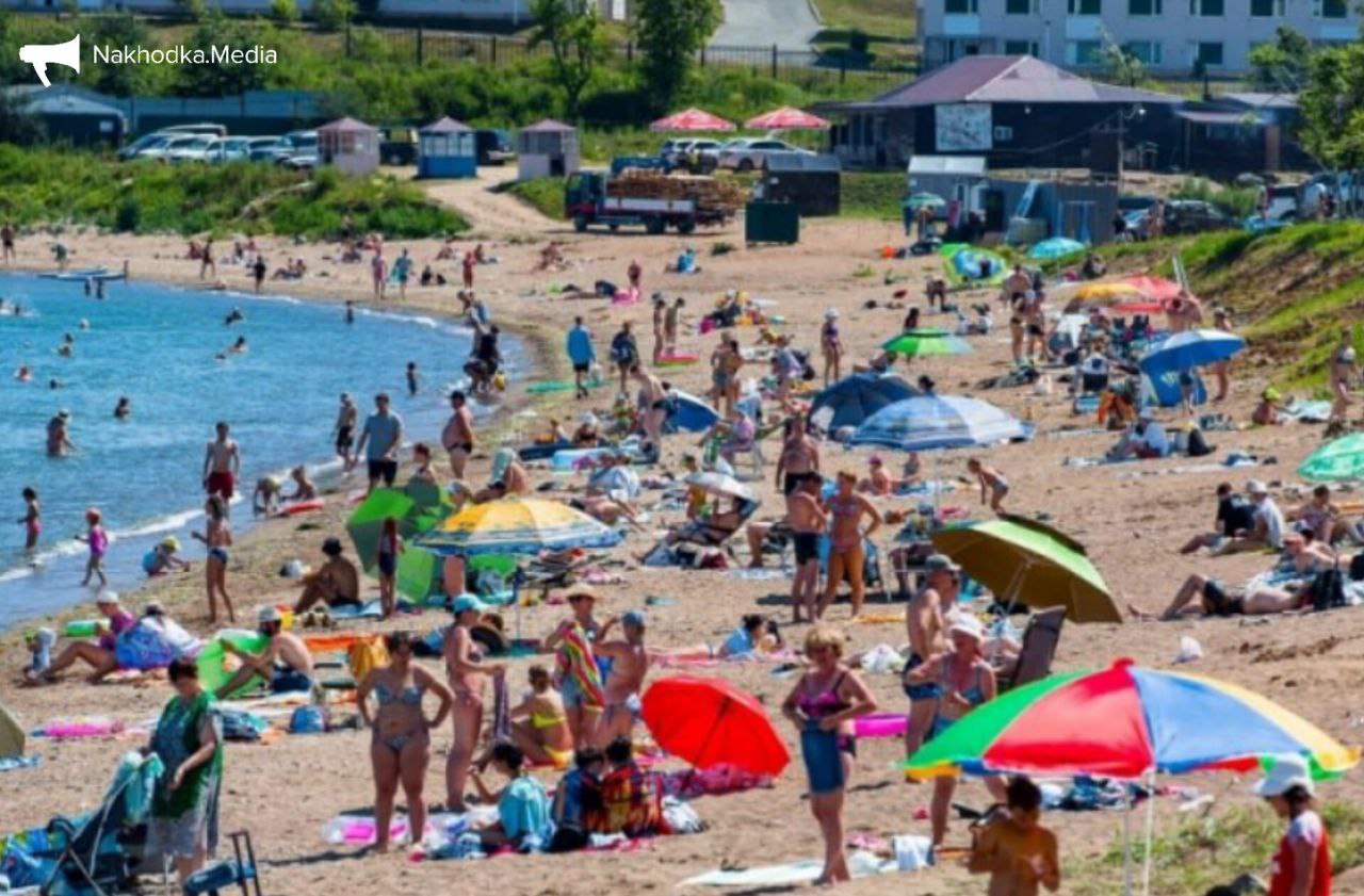 В Приморье будут штрафовать до 4,5 тысяч рублей водителей, которые паркуют свои автомобили на берегу — ПОДРОБНОСТИ   Роспотребнадзор совместно с административной комиссией начал проводить рейды по пляжам региона, чтобы пресечь нарушения природоохранного законодательства.    NakhodkaMedia   Прислать новость