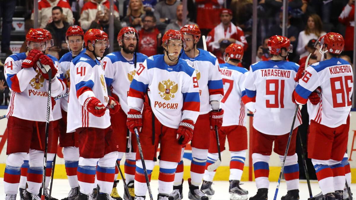 Глава IIHF Люк Тардиф сообщил, что новостей по допуску России к ОИ пока нет А член совета Международной федерации хоккея Виестурс Козиолс опроверг информацию о скором возвращении: «Мы об этом не говорили. Это просто сплетни. Не знаю, откуда вы это берёте. Но это сплетни. Российский флаг? У нас нет повода собираться по этому вопросу. Этот вопрос не наш, а МОК. Не знаю, кто автор этой пропаганды, но это неправильно. Это ни копейки не соответствует действительности» Это и многое другое обсудим вместе с Антоном Анисимовым и гостями программы: Максим Юсин – журналист Николай Стариков – писатель, публицист Кирилл Зангалис – глава пресс-службы Федерации шахмат России В 13:30 на Матч ТВ: Bruce Bennett/Getty Images Sport/Getty Images