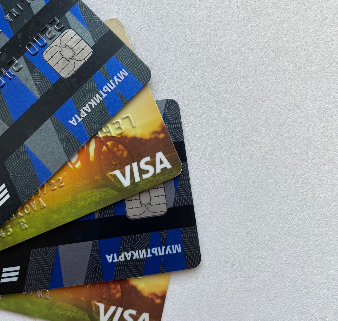 В Курске перед судом предстанет 24 летний местный житель обвиняемый в финансировании экстремистской деятельности По версии следствия в августе и сентябре 2021 года обвиняемый перечислял денежные средства в пользу организации деятельность которой запрещена на территории Российской Федерации Основанием для возбуждения уголовного дела стали материалы прокурорской проверки Следственные органы сообщили что причастность молодого человека подтверждается показаниями свидетелей результатами оперативно розыскных мероприятий а также банковскими документами отражающими движение средств Обвинительное заключение утверждено прокурором уголовное дело направлено в суд для рассмотрения по существу Курская Telega Прислать новость