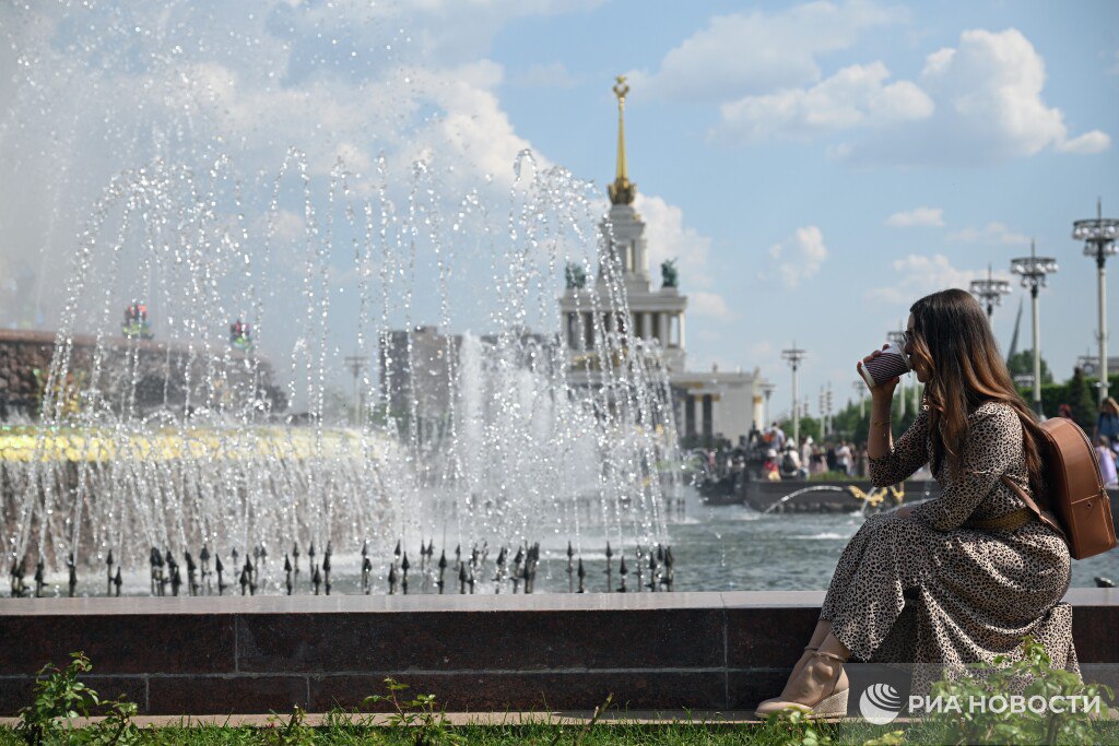 В Москву к середине следующей недели может прийти жара с температурой выше +30, сообщил РИА Новости синоптик центра "Фобос" Евгений Тишковец     / Все наши каналы