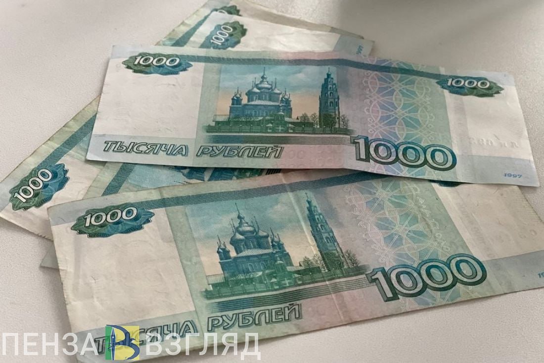 Пензенцам напомнили о денежном лимите на подарки учителям 5 октября в России отметят День учителя В этот день многие из педагогов получат подарки сумма которых ограничена нормами законодательства Согласно статье 575 Гражданского кодекса Запрещение дарения установлен лимит на подарки учителям 3000 рублей напомнила первый заместитель председателя комитета Госдумы по защите семьи Татьяна Буцкая В беседе с РИА Новости она заявила что эта норма по ее мнению устарела и нуждается в корректировке По словам Буцкой этот лимит был закреплен еще в начале 2000 х годов но сегодня он не отвечает современным реалиям Стоимость подарка в отношении врачей и учителей точно может быть пересмотрена подытожила депутат   Подписаться на Пенза Взгляд в ТГ Подписаться на Пенза Взгляд в MAX