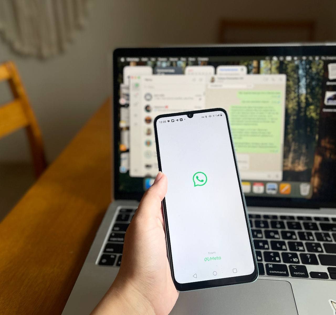 В Кремле назвали условия разблокировки WhatsApp Пресс секретарь президента РФ Дмитрий Песков заявил что мессенджер WhatsApp принадлежит корпорации Meta которая признана экстремистской и запрещена в РФ сможет возобновить полноценную работу в России только при соблюдении закона и готовности к диалогу Это вопрос выполнения законодательства Если корпорация Meta будет его выполнять она вступит в диалог с российскими властями и тогда появится возможность договориться цитирует Пескова ТАСС При этом он добавил что если руководство компании по прежнему будет игнорировать требования России сервис потеряет свой шанс на возвращение rgrunews ulusmedia Читайте нас в MAX