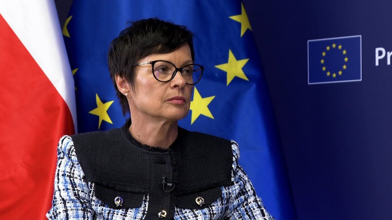 ЕС намерен принимать новые страны на испытательный срок заявила еврокомиссар по расширению Марта Кос Она разъяснила что в этот период новые члены ЕС могут быть ограничены в правах и даже исключены из сообщества если не обеспечат соответствие всем требованиям jkinvest news jkinvest