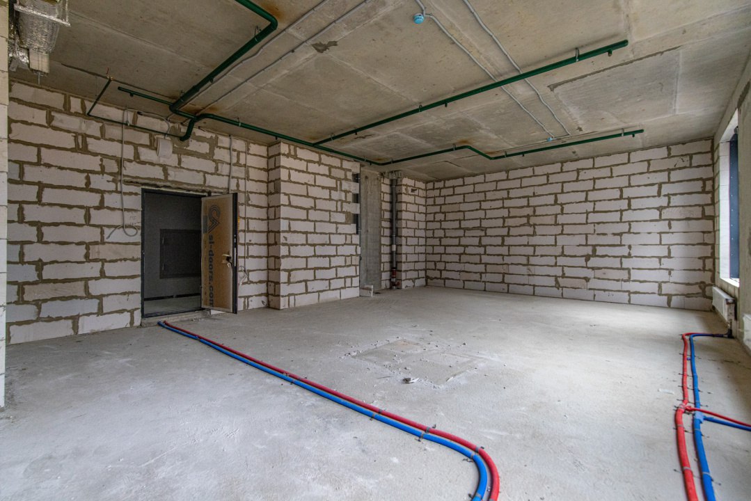 Отрицательный рекорд количество новых квартир с отделкой в Москве упало до пятилетнего минимума Рынок новостроек Москвы возвращается к формату квартир без отделки Эксперты зафиксировали разворот многолетнего тренда на увеличение доли жилья с готовым ремонтом в конце 2025 года уже две трети 66 квартир в старой Москве продавались в бетоне Это максимальный показатель за последние пять лет Подробнее об изменении доли квартир с отделкой в разных сегментах новостроек Стройгазете рассказали эксперты компании Метриум