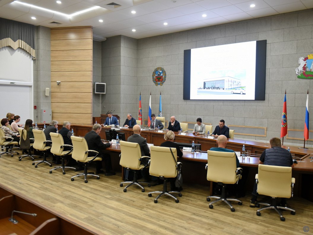 Барнаульская Дума Гостиница магазин и жилой дом публикуем итоги градостроительного совета 12 ноября состоялось заседание градостроительного совета под председательством первого заместителя главы администрации города Андрея Федорова Участники совета рассмотрели три эскизных проекта   Подробнее ознакомиться с проектами и мнениями участников заседания можно на официальном сайте Барнаульской городской Думы