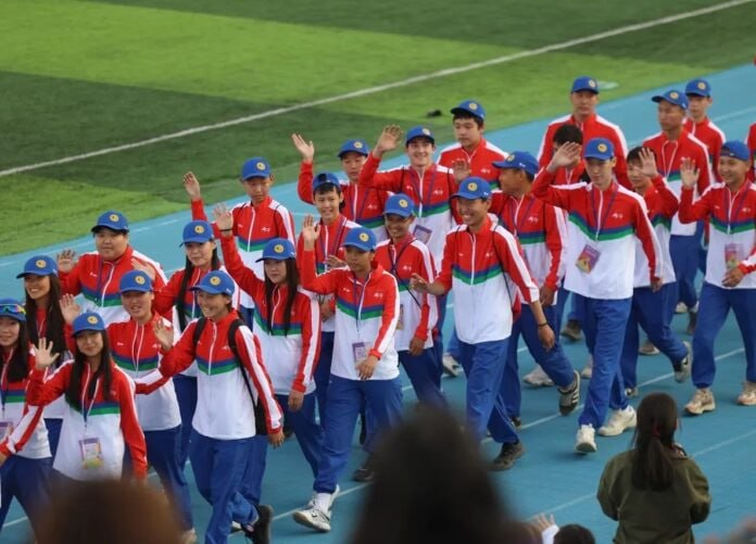‍ ‍ Финал Спартакиады учащихся «Спортивные якутяне» стартовал в Якутске  Торжественное открытие финального этапа Спартакиады учащихся «Спортивные якутяне» состоялось в четверг, 5 июня, на стадионе «Туймаада» имени Н.Н. Тарского в столице республики. Об этом сообщает пресс-служба главы и правительства региона.  В отборочных этапах Спартакиады приняли участие более 76 тысяч школьников с 1 по 10 классы. В финал вышли 1 200 лучших юных спортсменов из 30 команд районов республики, а также городских округов Якутск и Жатай. Среди них — 80 участников из семи арктических районов.  Подробнее читайте по ссылке    Фото: Пресс-служба главы и правительства РС Я