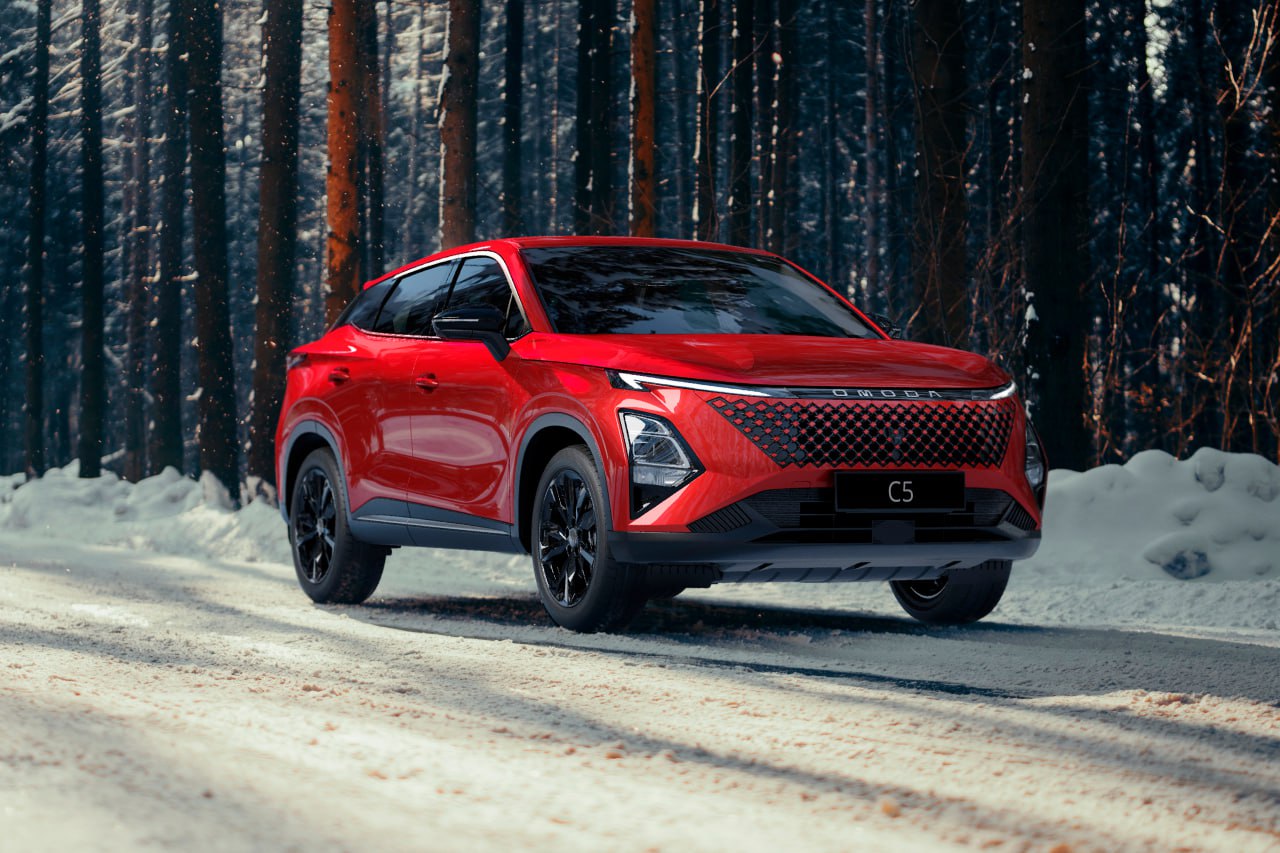 Сборку автомобилей Omoda перенесут с калининградского Автотора в Петербург По информации газеты Ведомости кроссовер Omoda C5 переедет на бывшее предприятие GM в Шушарах В 2020 году его выкупила компания Hyundai а в настоящее время завод принадлежит холдингу AGR В числе причин переноса производства называется более удобное логистическое расположение Кроме того ранее были достигнуты договоренности о выпуске на площадке AGR машин другого суббренда Chery Jaecoo Журнал Авто ру online