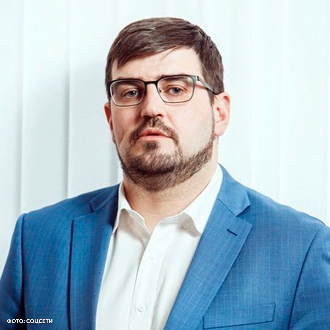 Экс-заместитель главы подмосковных Химок Николай Минаев сбежал из России после того, как его объявили в розыск. Бывший чиновник обвиняется в получении взятки в особо крупном размере. По данным SHOT, в ближайшее время по адресам, связанным с Минаевым, пройдут обыски. Сам он уехал из России после возбуждения уголовного дела. Несколько дней назад он официально уволился из администрации Химок. До этого, как нам стало известно, он около двух недель не появлялся на рабочем месте без объяснения причин.