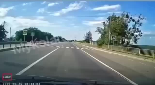 Полицейский автомобиль сбил подростка на пешеходном переходе в селе Красов