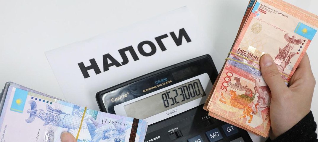 Налоговые проверки бизнеса не принесли дохода Казахстану — этим недоволен глава ВАП Проверок стало больше, а результатов по ним меньше. Налоговые органы ведут мониторинг 249 крупных налогоплательщиков бессистемно, из-за этого сумма доначислений составила всего 643 млн тенге — это 0,01% от общих поступлений крупного бизнеса. В целом сбор налогов в 2024 году снизился на 4,7% год к году, рассказал Алихан Смаилов. Из-за этого правительству приходится брать деньги из Нацфонда. Например, в прошлом году изъяли 5,6 трлн тенге.