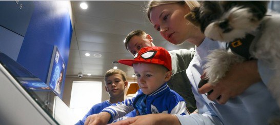 По оценке ВТБ средняя сумма попытки хищений денежных средств в результате атак мошенников снизилась в этом году в 4 раза Банк усилил контроль за подозрительными операциями что помогло его клиентам сохранить на 16 больше средств от атак злоумышленников чем за аналогичный период прошлого года Об этом в преддверии 16 го Инвестиционного форума ВТБ РОССИЯ ЗОВЕТ сообщил заместитель руководителя Департамента по обеспечению безопасности вице президент ВТБ Дмитрий Саранцев Подробнее