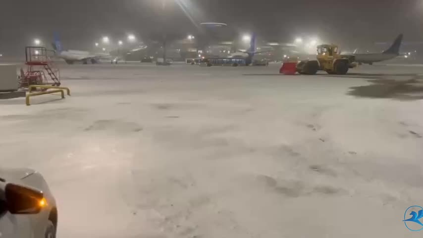 В аэропорту Внуково ожидаются небольшие задержки рейсов из-за плановой очистки ВПП от снега