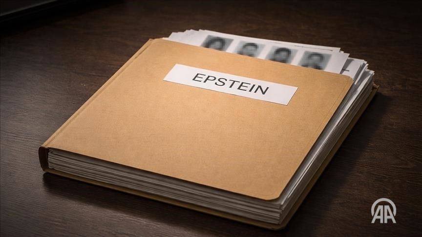 Компания DP World один из крупнейших мировых портовых операторов в Объединенных Арабских Эмиратах сообщила об отставке своего генерального директора Султана Ахмеда бин Сулайема чье имя фигурирует в материалах по делу Джеффри Эпштейна опубликованных Министерством юстиции США   Новым председателем совета директоров назначен Эсса Казим а должность генерального директора занял Юврадж Нараян Подробнее на нашем сайте v aa com tr 3829516 24 7 в сутки с Агентством Анадолу