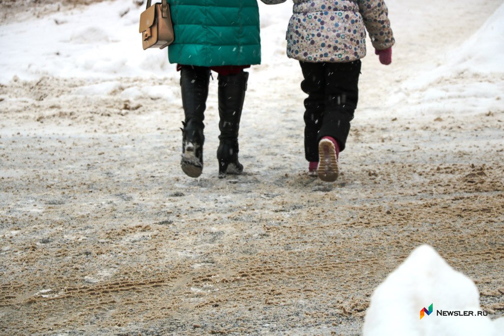 В Кирове управляющую компанию обязали заплатить 200 тысяч за травму беременной девушки   www newsler ru incidents 2025 10 27 v kirove upravlyayushhuyu kompaniyu obyazali zaplatit 200 tysyach za travmu beremennoj kirovchanki Прокуратура через суд добилась для кировчанки выплаты 200 тысяч рублей за падение на скользком тротуаре и перелом ноги