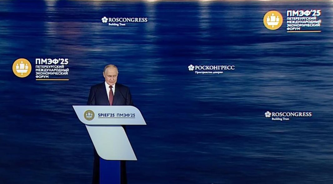 Конкурентоспособность отраслей российской экономики должна базироваться на отечественных технологиях, подчеркнул Путин.