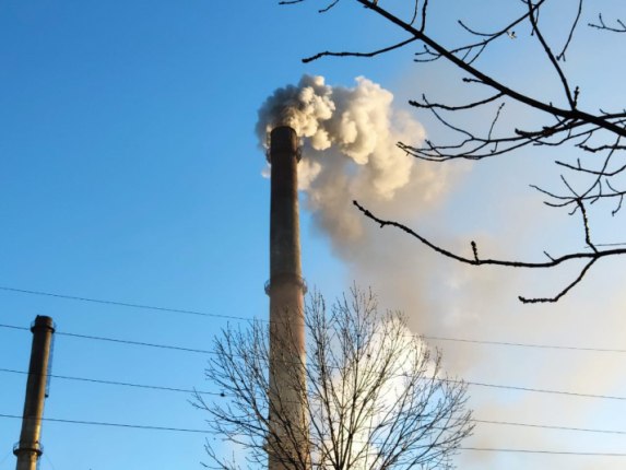 В Ангарске сотрудница ТЭЦ-9 пострадала при хлопке в главном корпусе Женщину доставили в медучреждение Читать подробнее на сайте...