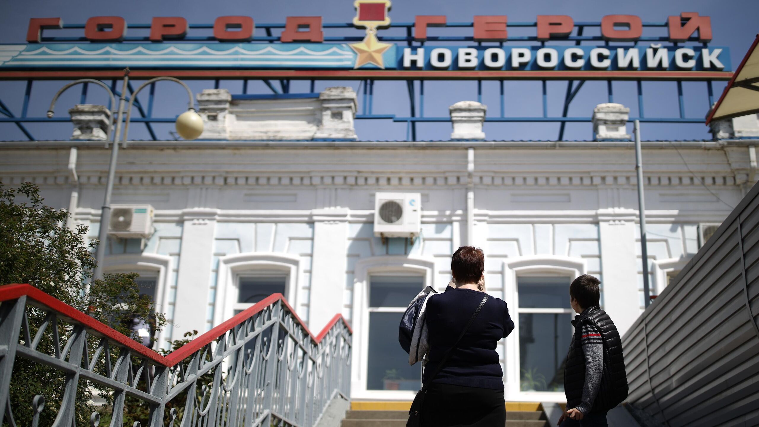 Организацию Спецкурс которая показывала детям окровавленный реалистичный манекен с оторванной ногой на фестивале Добрый Новороссийск больше не будут приглашать на публичные открытые мероприятия сообщили в муниципальном центре управления Новороссийском