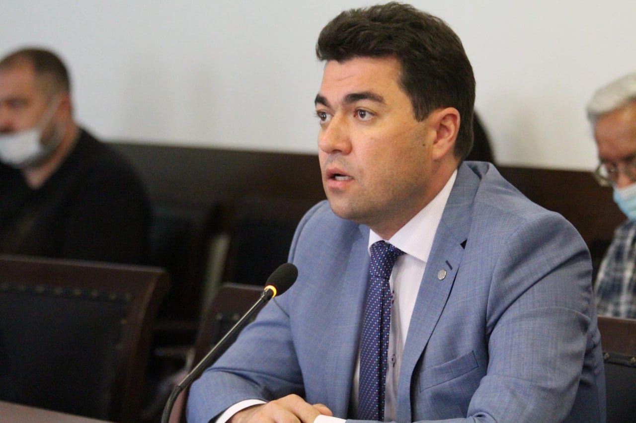 Радий Хабиров назначил Данияра Абдрахманова заместителем руководителя Администрации Главы Башкирии по внутренней политике Ранее он возглавлял БАГСУ и Общественную палату республики С октября этого года Абдрахманов временно исполнял обязанности помощника Главы РБ БСТ в Telegram БСТ в МАХ