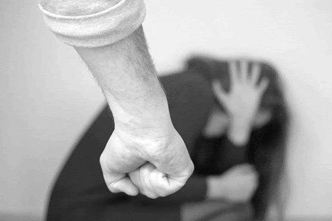 Отец и сын из Камышлова напали на женщину на почве национальной ненависти. Два гражданина из Камышлова обвиняются в хулиганстве с насилием и угрозами по мотивам национальной ненависти. Осенью прошлого года «начинающие националисты» напали на малознакомую женщину, избили, угрожали убийством и оскорбляли её в связи с её национальностью. В отношении них возбудили уголовное дело по статье «хулиганство с применением насилия к гражданам и угрозой его применения, группой лиц, по мотиву национальной ненависти и вражды». Сейчас оба находятся под стражей, им грозит до 7 лет лишения свободы. Подписаться Новости Екатеринбурга