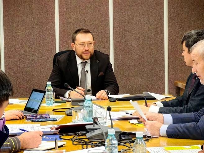 Зампреда правительства Дениса Цуканова выпустили из СИЗО сообщает Новый Омск Прекращено ли уголовное дело о растрате пока неизвестно Как нам рассказали в Басманном райсуде Москвы никаких материалов по делу Цуканова у них нет Возможно дело отправлено в суд для рассмотрения по существу И о министра цифрового развития региона Максим Макаленко оказался не в курсе ситуации Я в отпуске сейчас Никакие новости не читал Вам лучше обратиться пресс секретарю губернатора В пресс службе губернатора Омской области также ничего не смогли прокомментировать Я не располагаю данной информацией подчеркнула Мина Ахвердиева Фото Денис Цуканов Подписаться на новости Омска