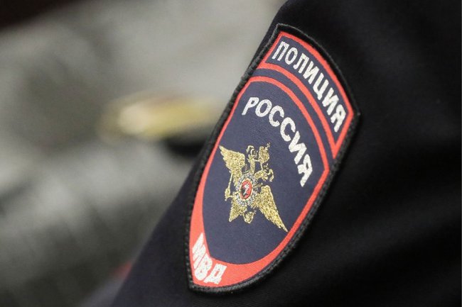 МВД России в июне обновило список самых разыскиваемых преступников страны. Сейчас в нем 11 человек, которые обвиняются в совершении особо тяжких преступлений. За любую информацию об их местонахождении обещан миллион рублей. Рассказываем, что известно о самых разыскиваемых преступниках России: